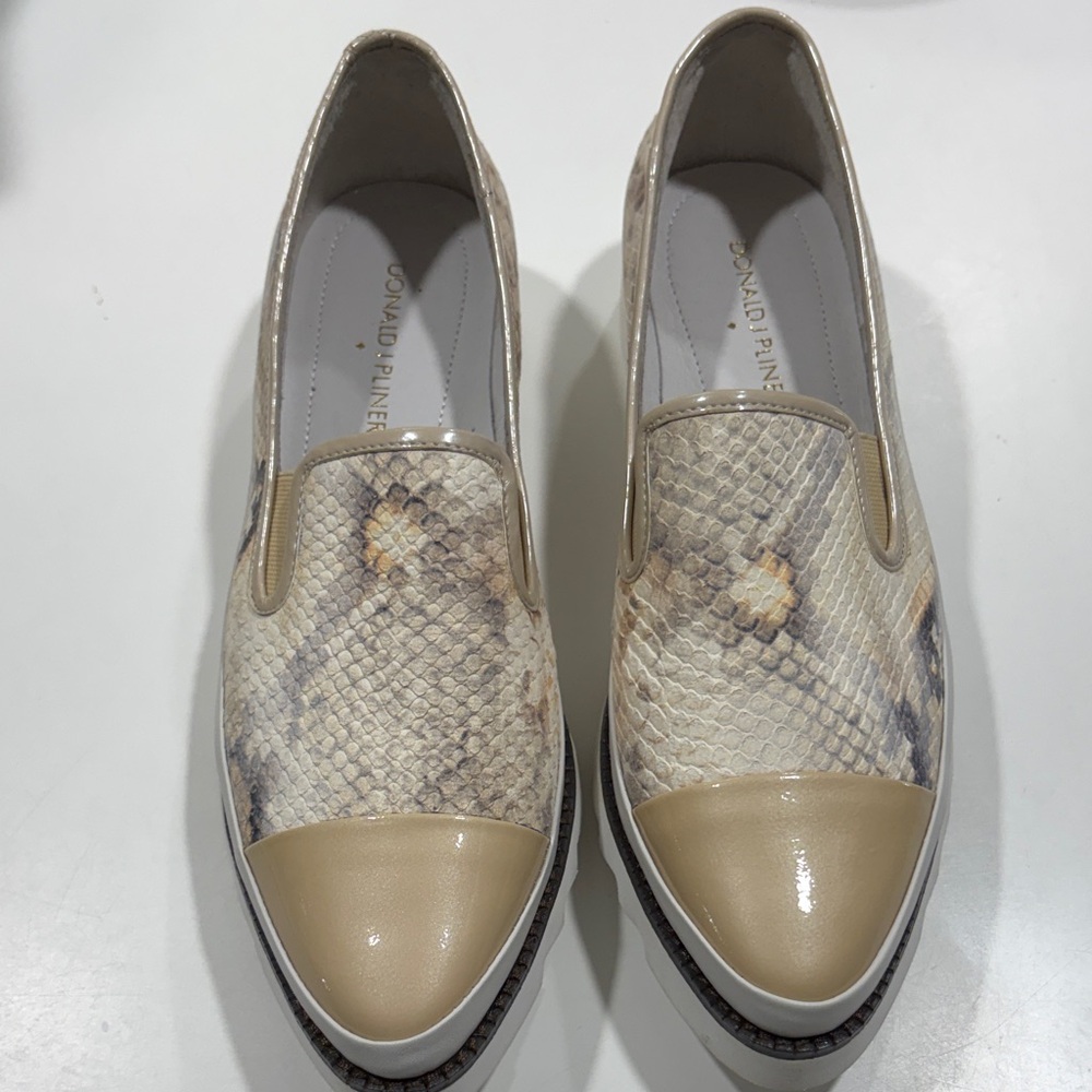 Donald J. Pliner 8 N Women's Cream and Tan Loafers, stamped leather, patent toe